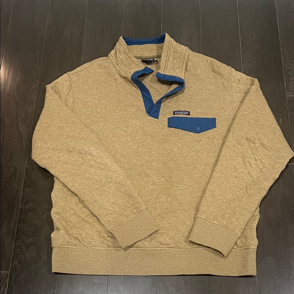 Patagonia Men's Tan Pullover with Blue Accents